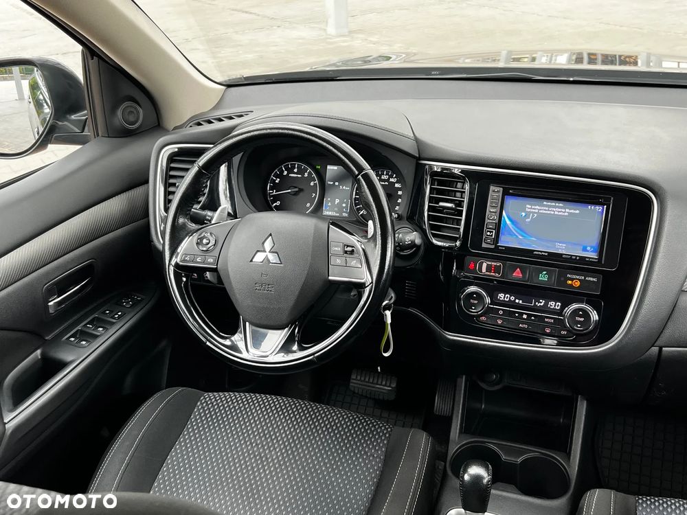Mitsubishi Outlander 2.0 Intense + 4WD CVT - 11