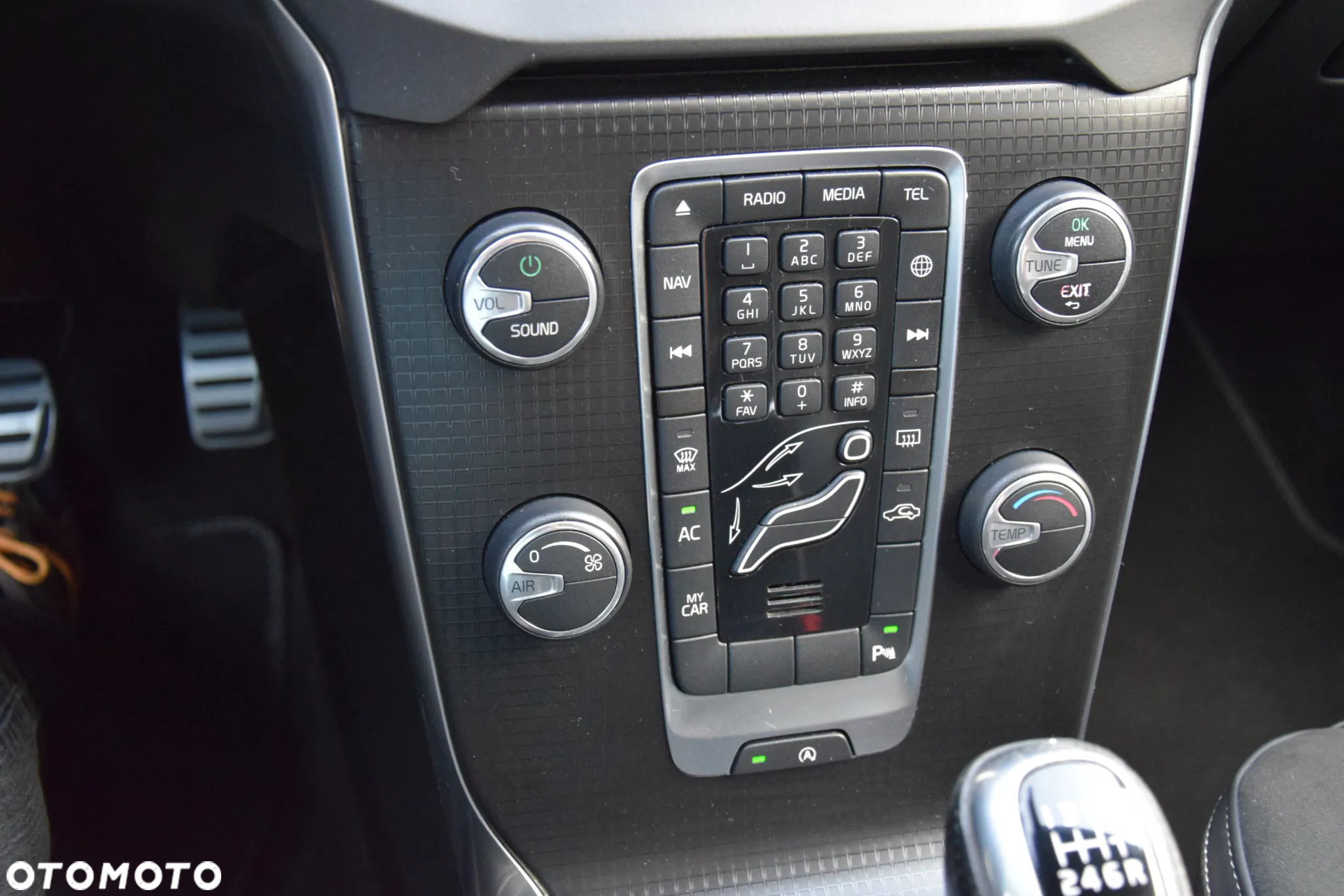 Volvo V40 D2 Drive-E SCR R-Design Momentum - 26