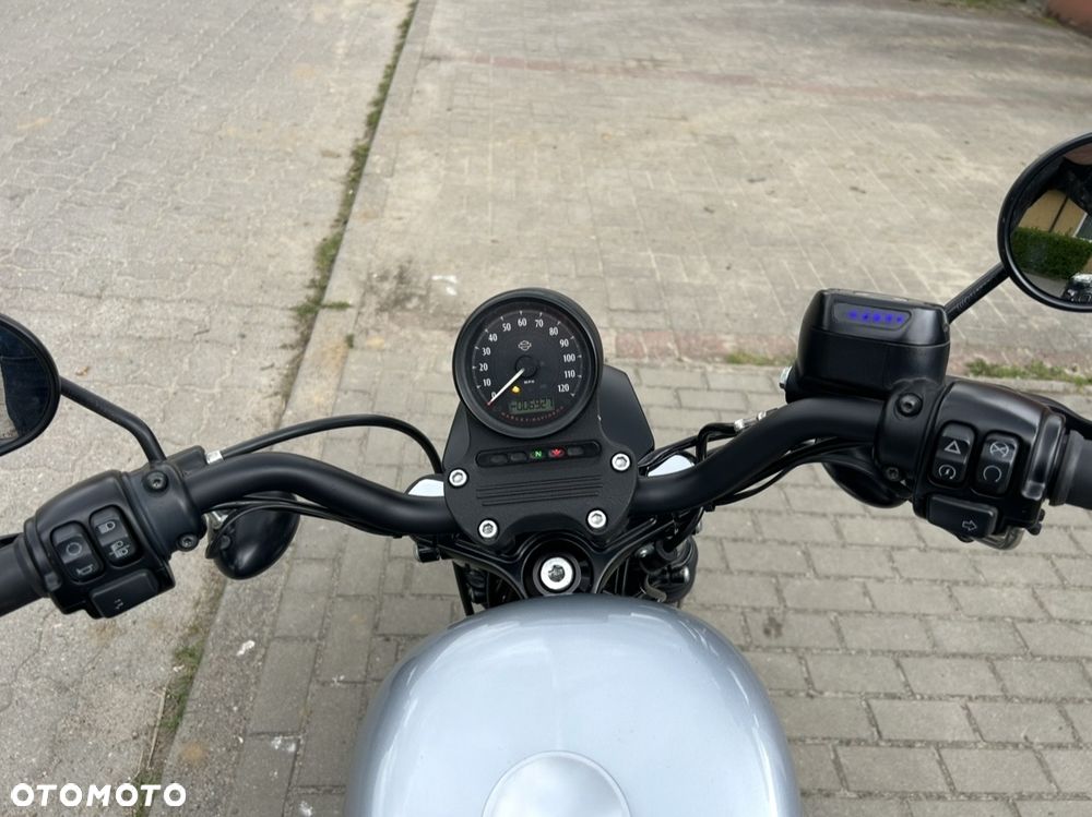 Harley-Davidson Sportster Iron 883 - 12