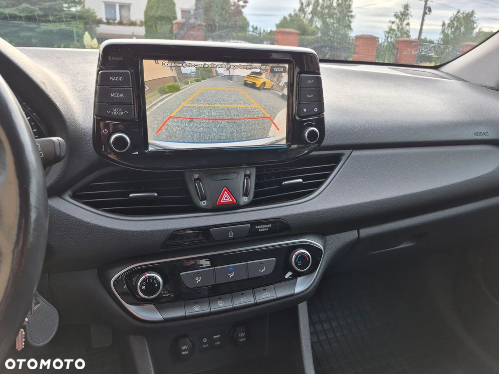 Hyundai i30 1.6 CRDI Intro - 18