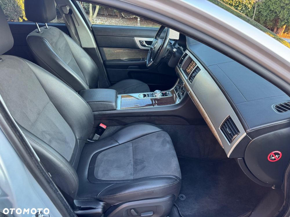 Jaguar XF 2.2 D Premium Luxury - 12