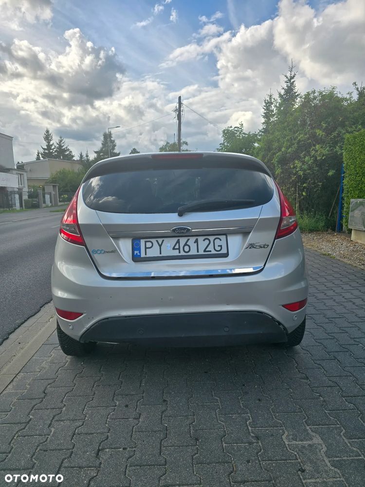 Ford Fiesta 1.6 TDCi DPF Titanium - 11