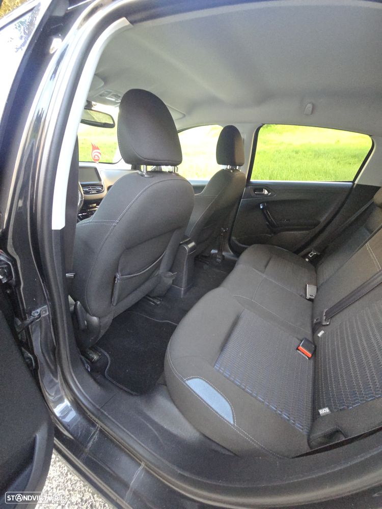 Peugeot 208 1.4 VTi Allure - 24