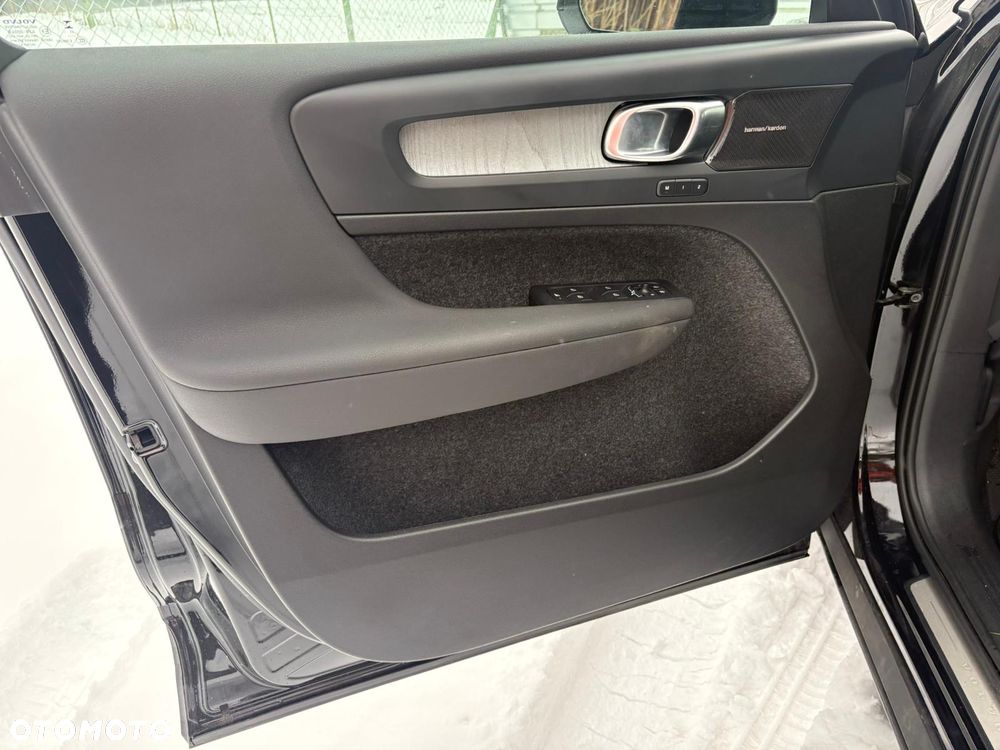 Volvo XC 40 B5 AWD Ultimate Dark - 9