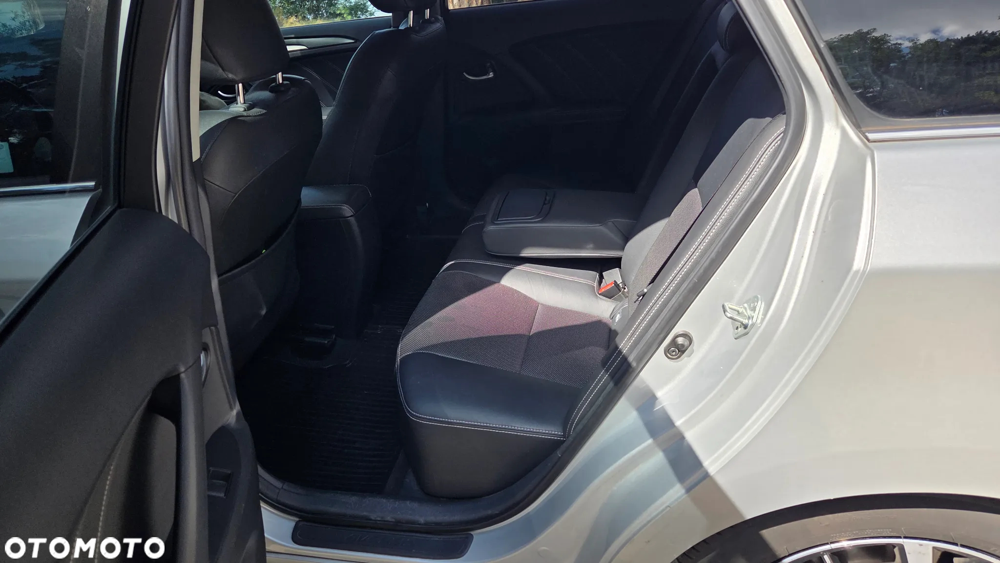 Toyota Avensis 2.0 D-4D Premium - 20