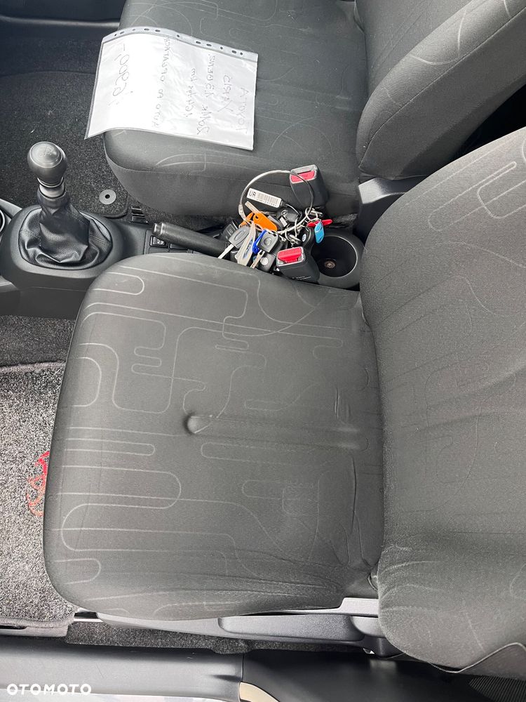 Toyota Yaris - 10