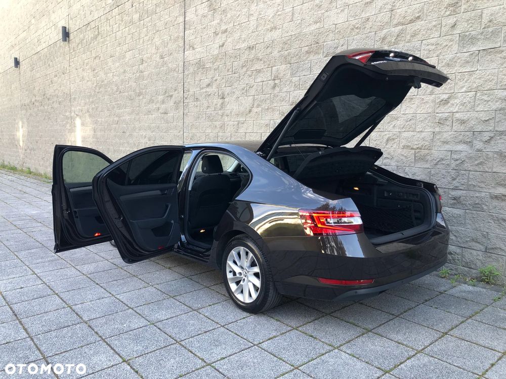 Skoda Superb 2.0 TDI Style DSG - 27