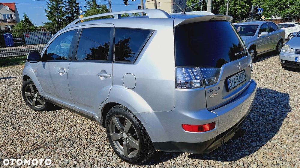 Mitsubishi Outlander - 3
