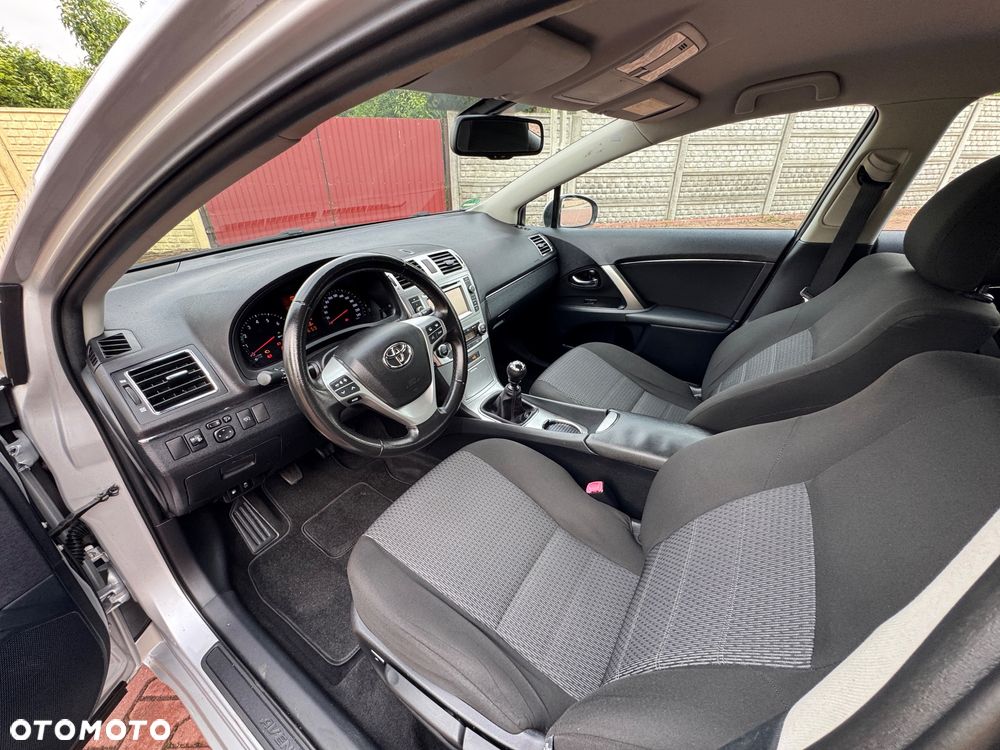 Toyota Avensis Touring Sports 1.8 Business Edition - 26