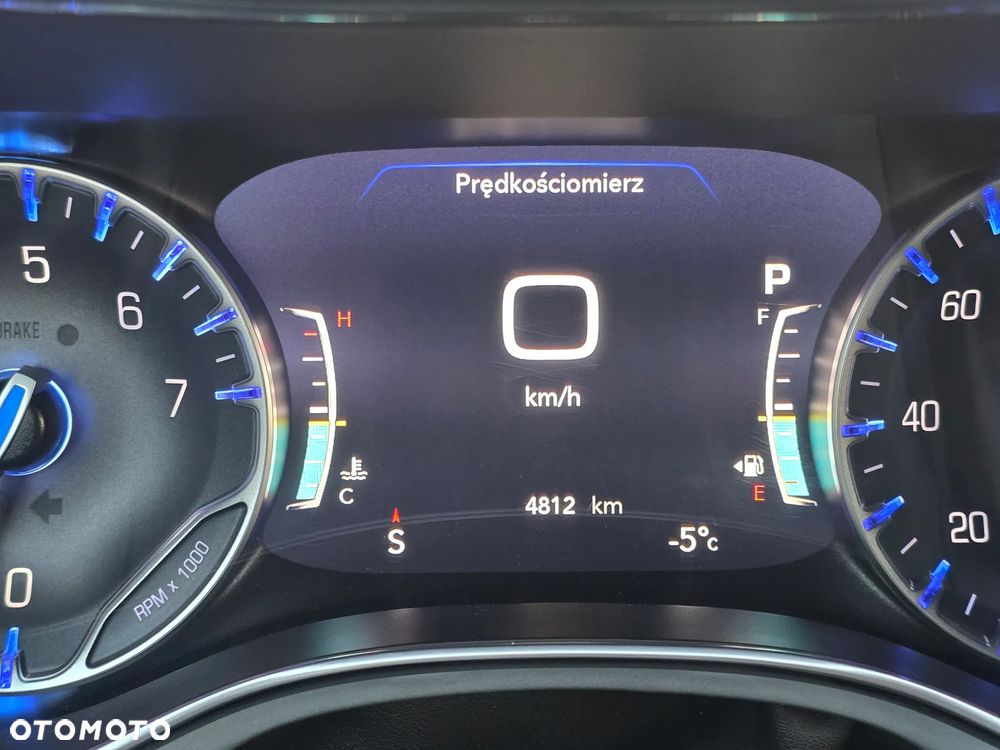 Chrysler Pacifica - 25