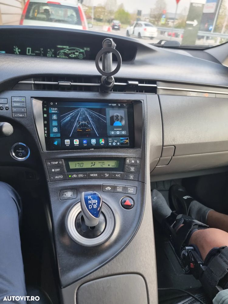 Toyota Prius (Hybrid) - 8