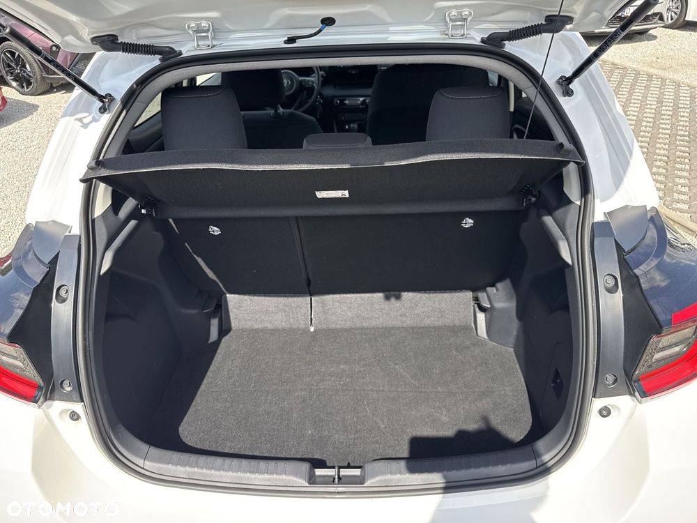 Toyota Yaris Hybrid 1.5 Style - 13