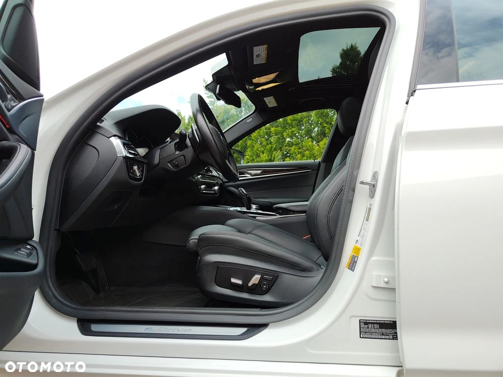 BMW Seria 5 530i mHEV Luxury Line sport - 32