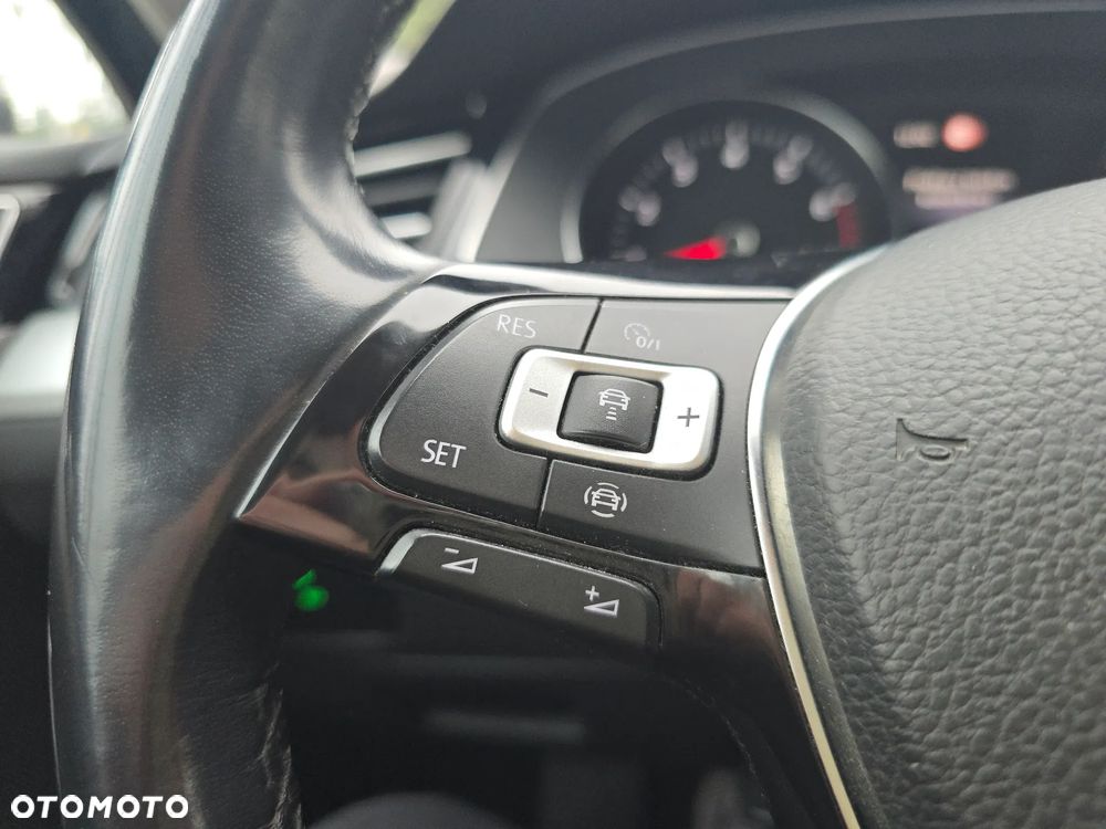 Volkswagen Passat - 14