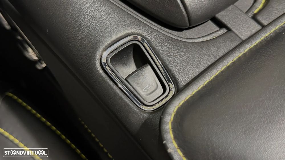 Aston Martin DB11 Volante V8 - 30