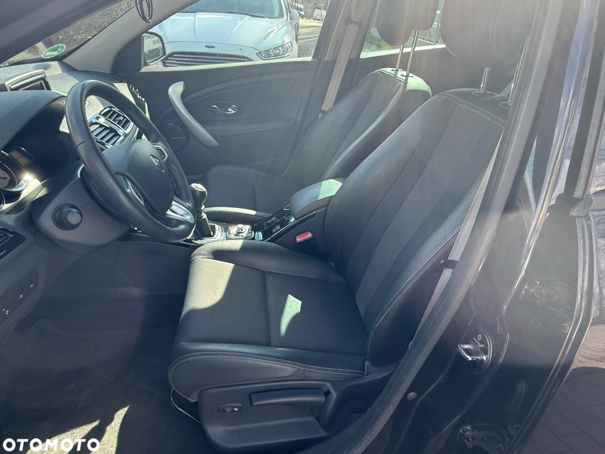 Renault Megane Grandtour ENERGY TCe 115 Start & Stop Bose Edition - 19