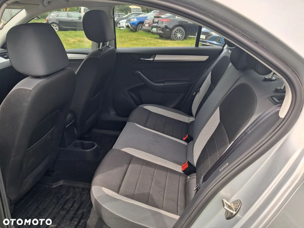 Skoda RAPID 1.0 TSI Ambition - 11