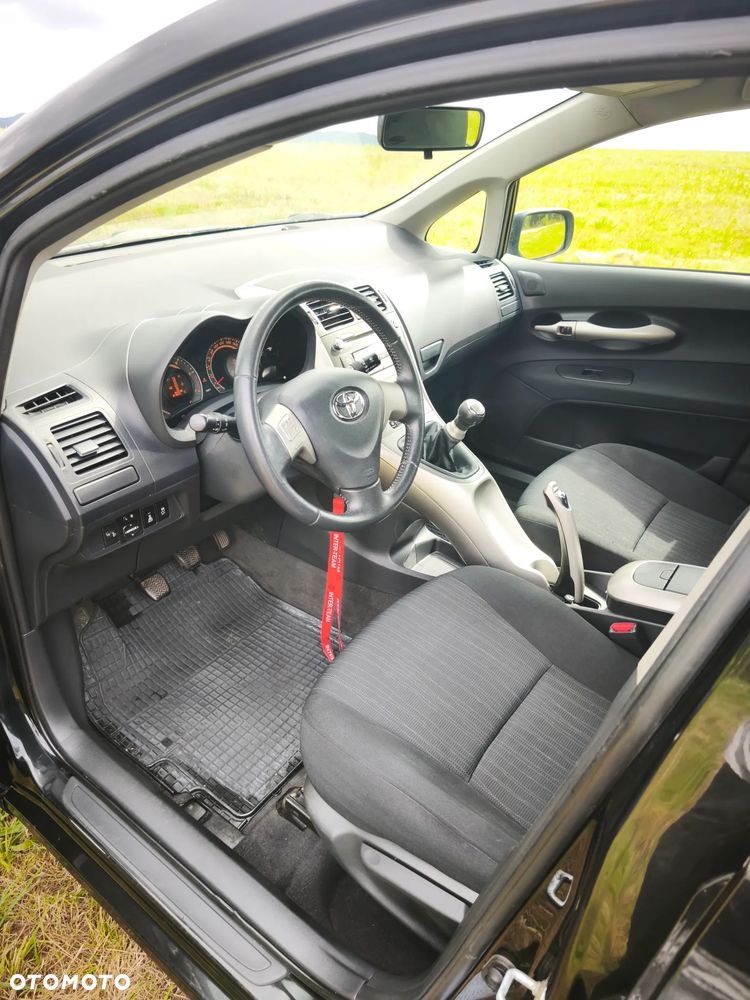Toyota Auris 1.4 D-4D - 12