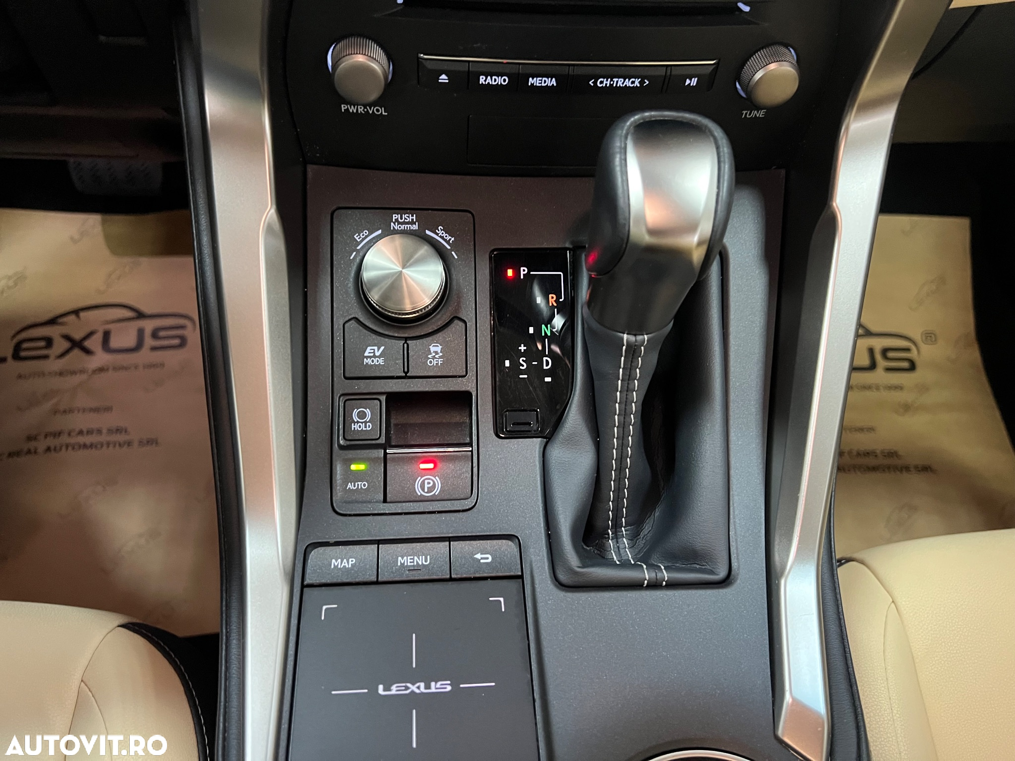 Lexus Seria NX 300h AWD Business - 28