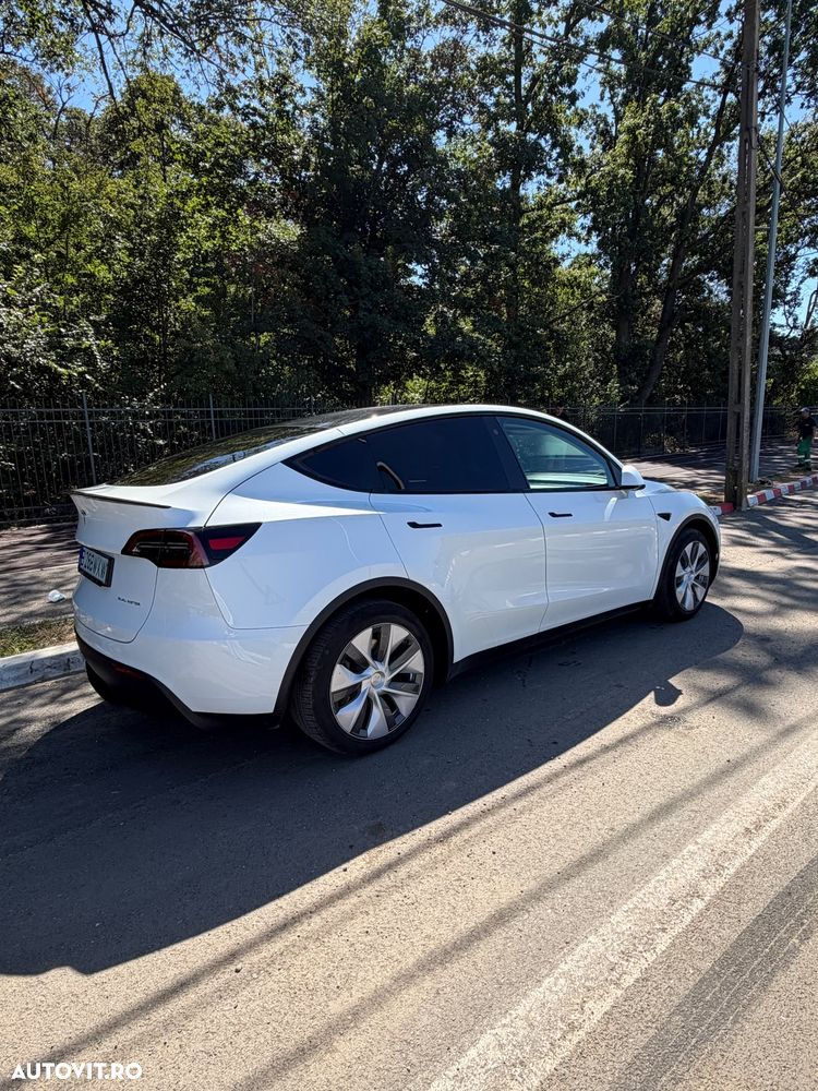 Tesla Model Y AWD Performance - 11