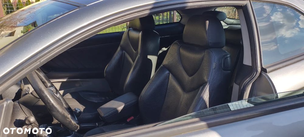 Alfa Romeo GT 1.9JTD 16V Distinctive - 8