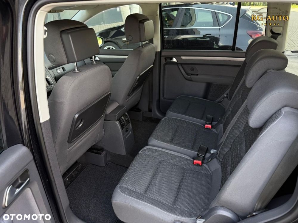 Volkswagen Touran - 31