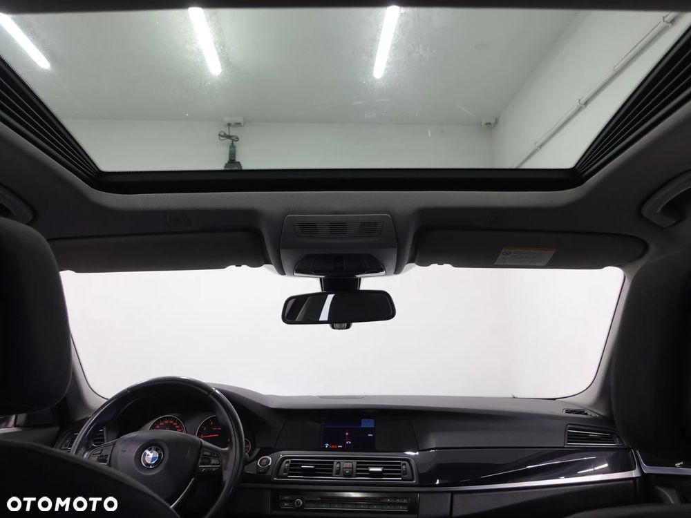 BMW Seria 5 528i - 26