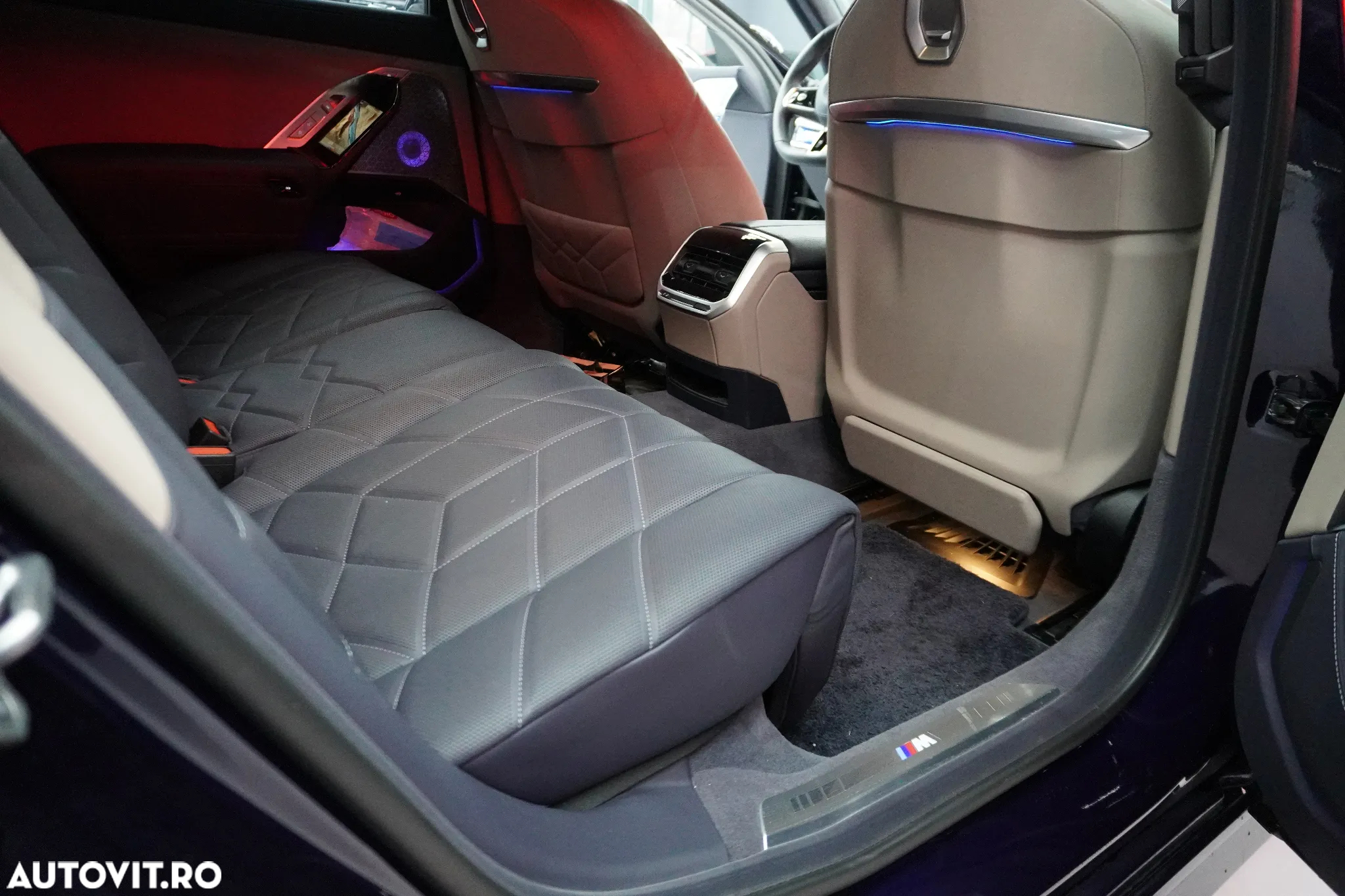 BMW Seria 7 740d xDrive MHEV - 27