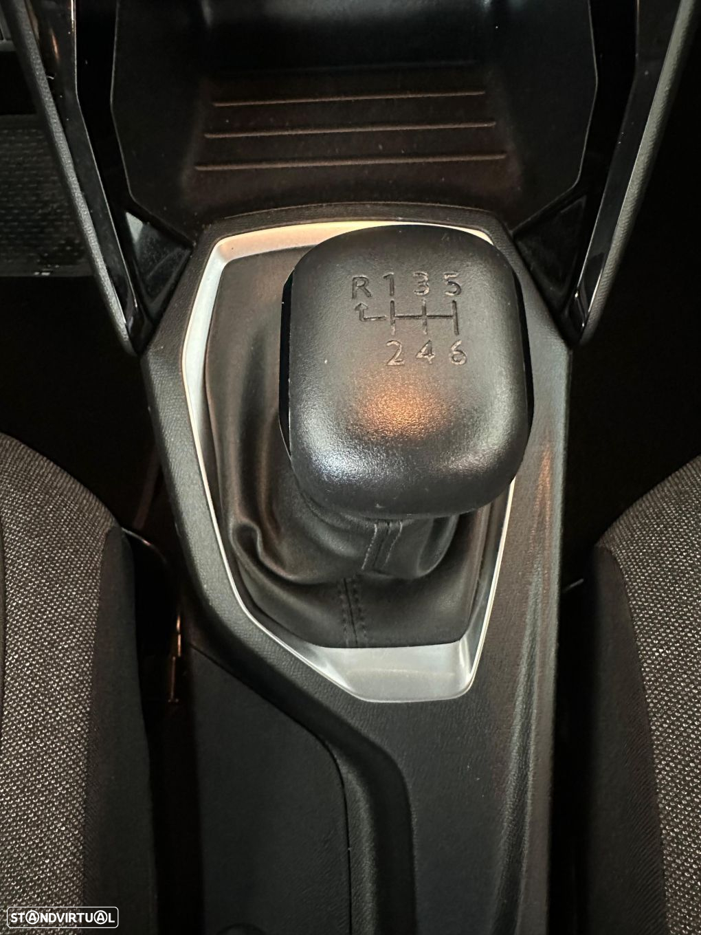 Peugeot 2008 1.2 PureTech Active Pack - 17