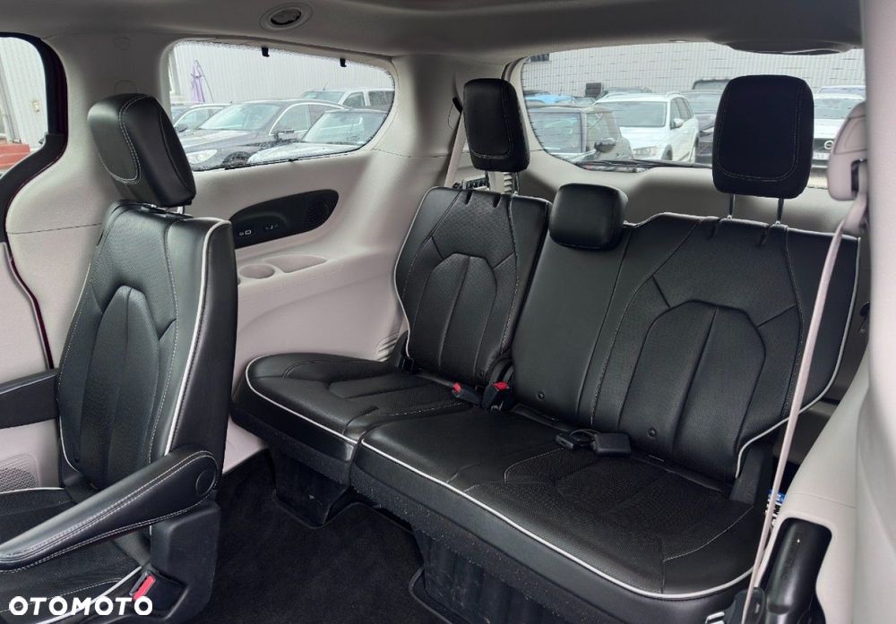 Chrysler Pacifica - 18