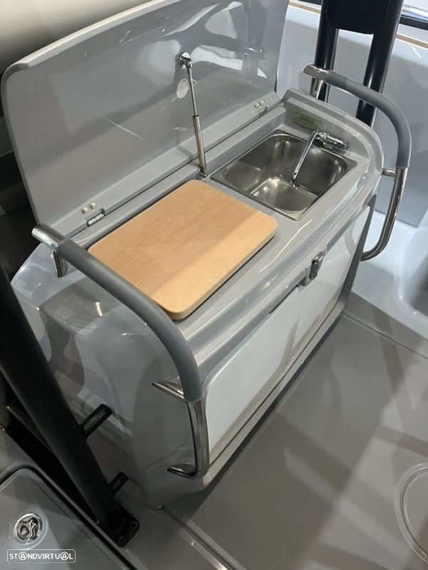 Invictus Yachts TT 280 - 23