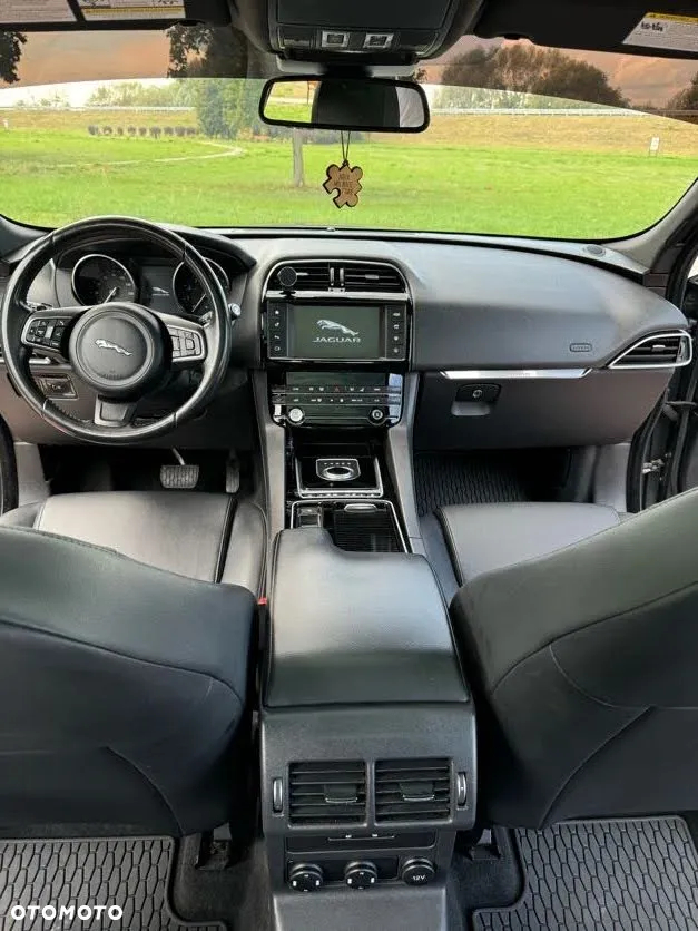 Jaguar F-Pace 2.0 i4P AWD Prestige - 11