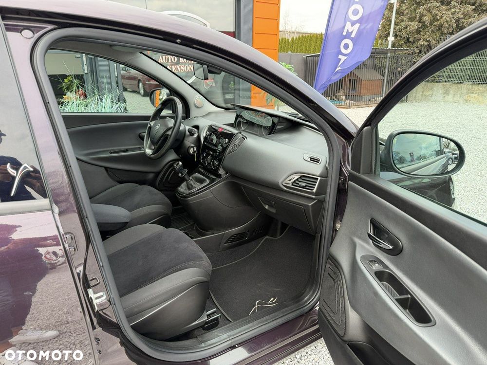 Lancia Ypsilon 0.9 Black&Red S&S - 20