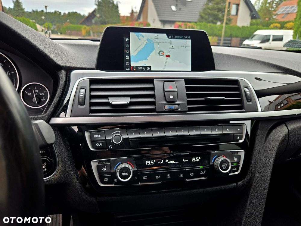 BMW Seria 3 318i - 15