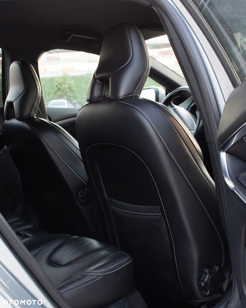 Volvo V40 D4 R-Design Kinetic - 4