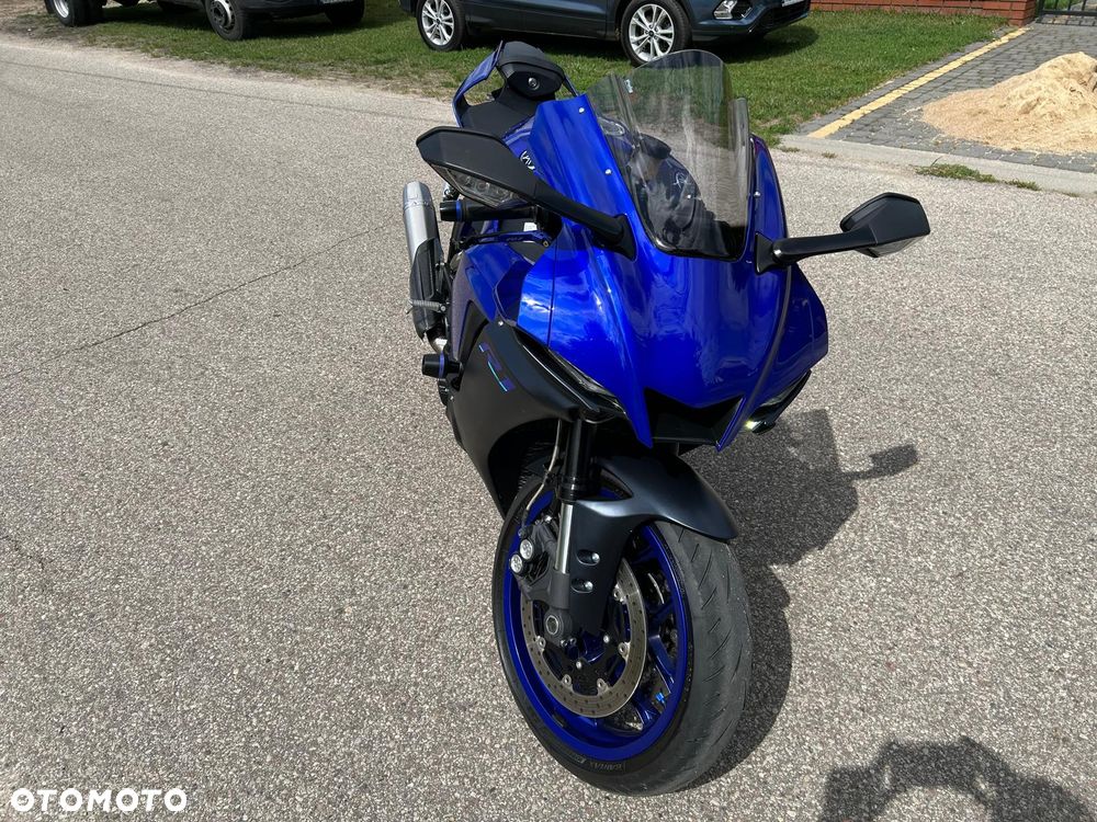 Yamaha R1 - 15