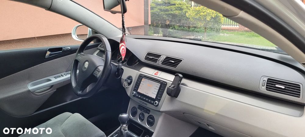 Volkswagen Passat 1.9 TDI DPF Trendline - 4