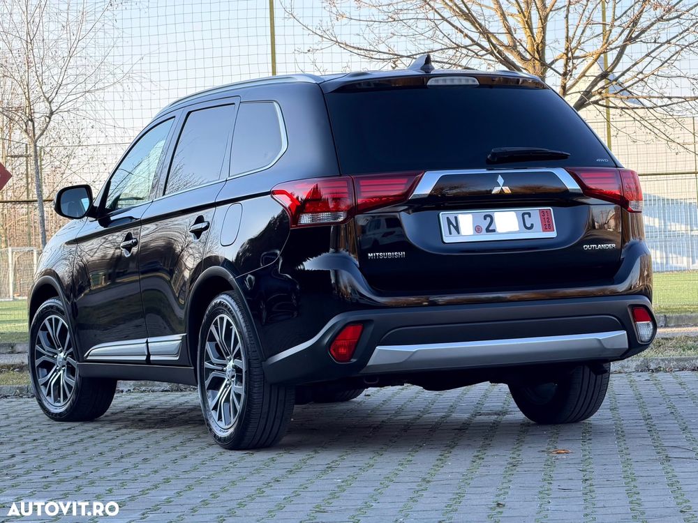 Mitsubishi Outlander 2.2 DI-D 4WD Automatik Edition+ - 38