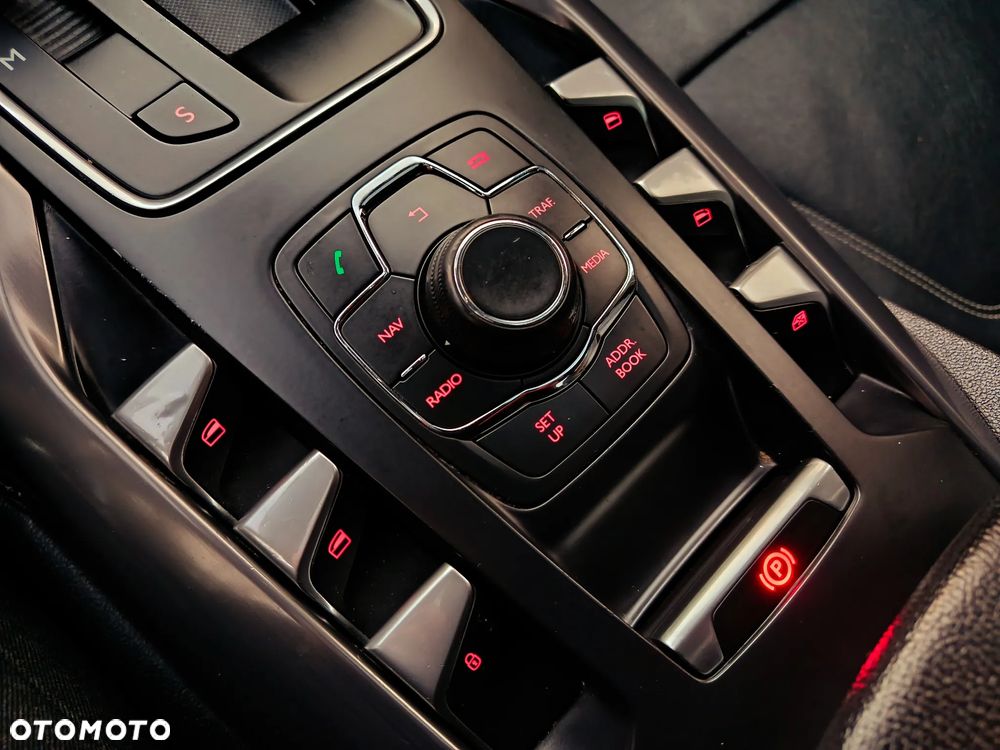 Citroën DS5 e-HDi 110 EGS6 SoChic - 24