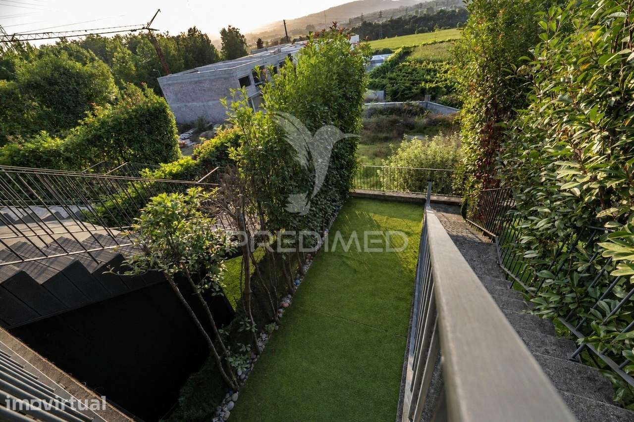 Moradia T2 duplex - com vista para o Rio Cavado - Grande imagem: 2/28
