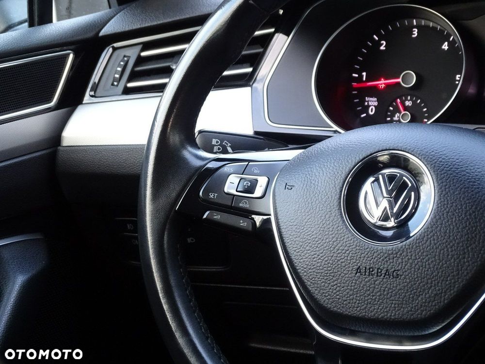 Volkswagen Passat - 23