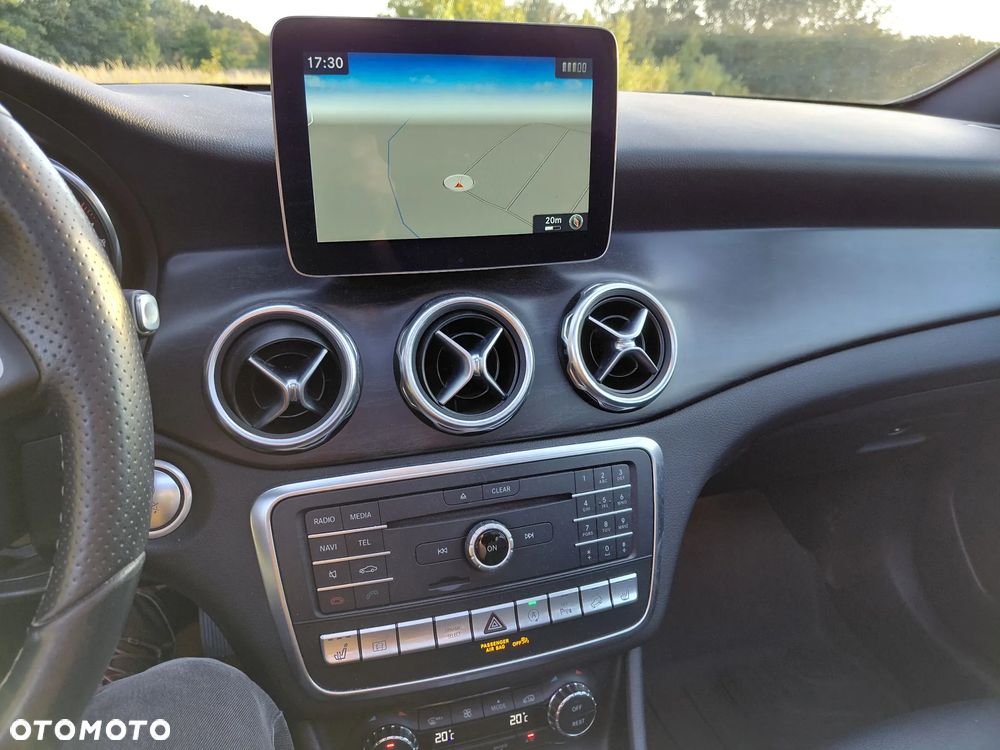 Mercedes-Benz GLA - 23