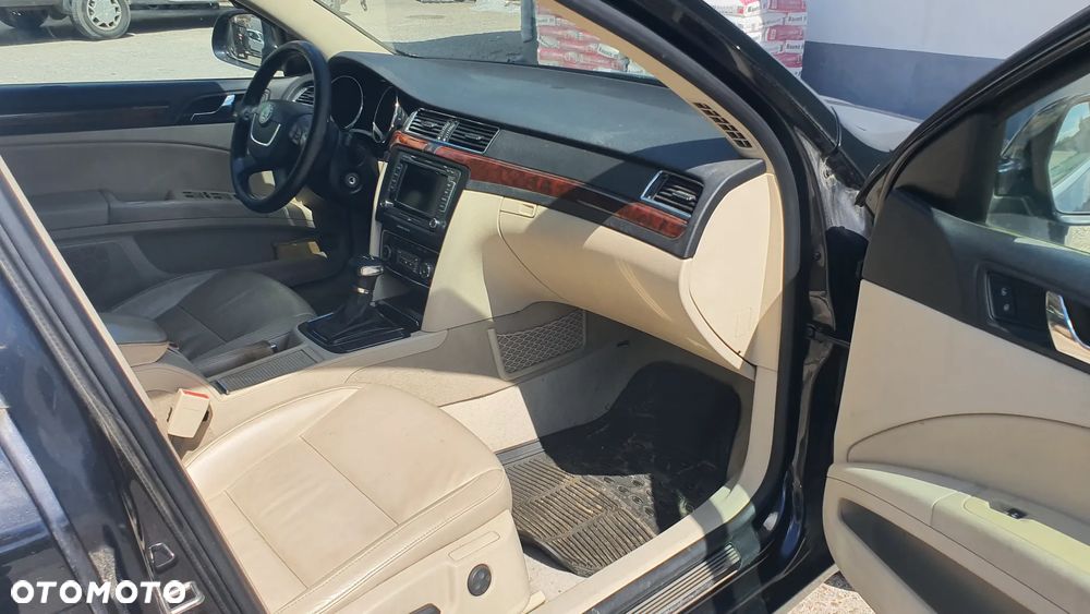 Skoda Superb 2.0 TDI Elegance DSG - 9