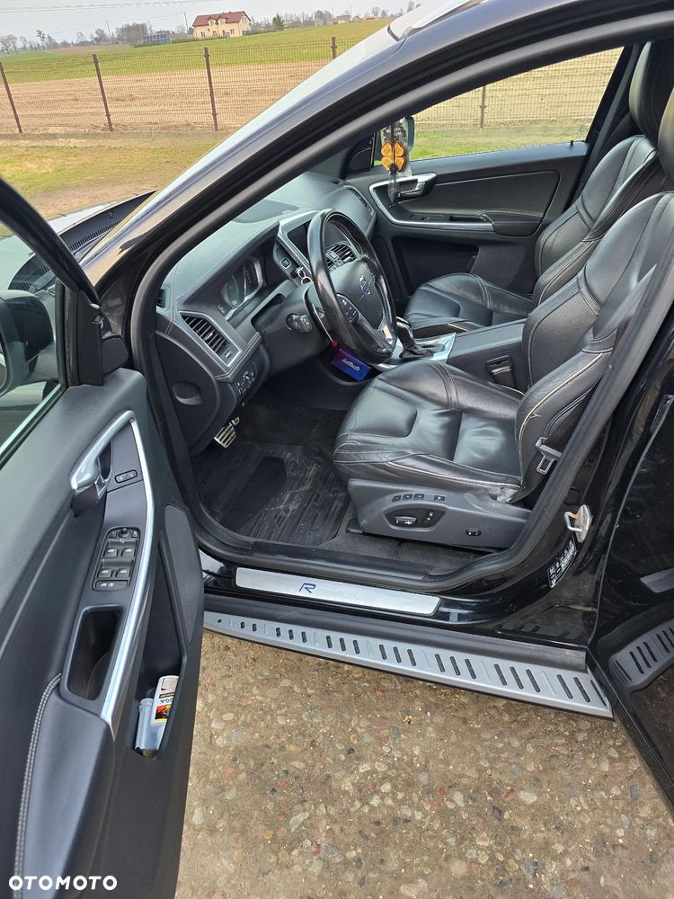 Volvo XC 60 D5 AWD R-Design Momentum - 16