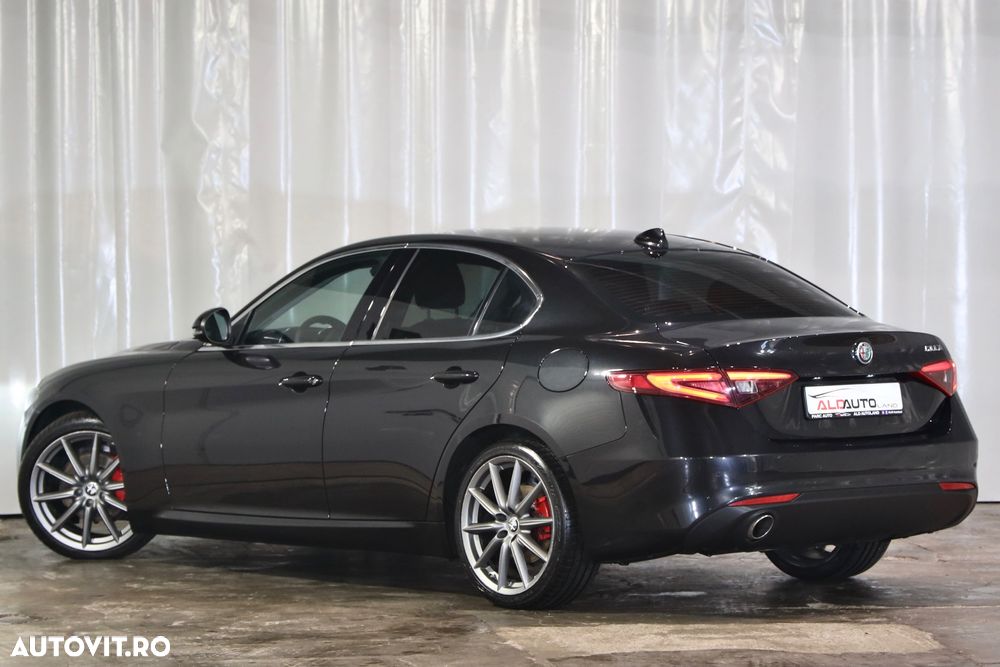 Alfa Romeo Giulia 2.2 - 4