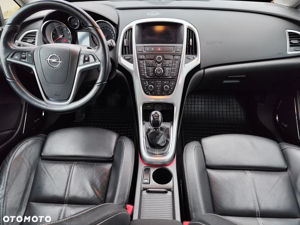 Opel Astra 1.6 T Cosmo - 12