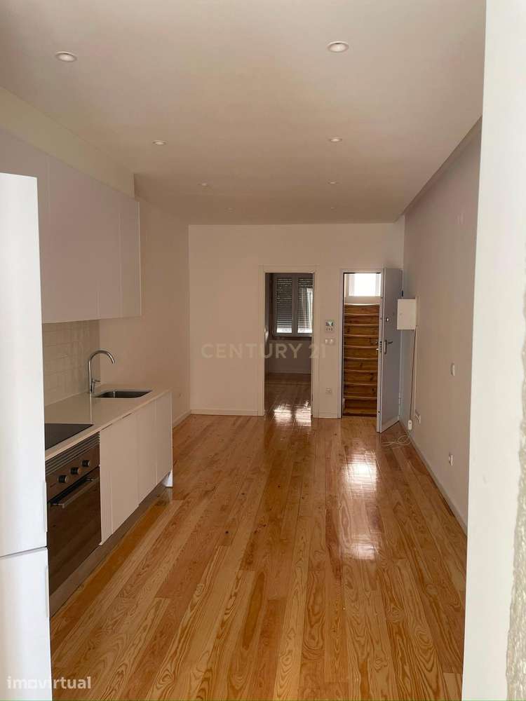 T1 Remodelado com Terraço - Grande imagem: 3/12