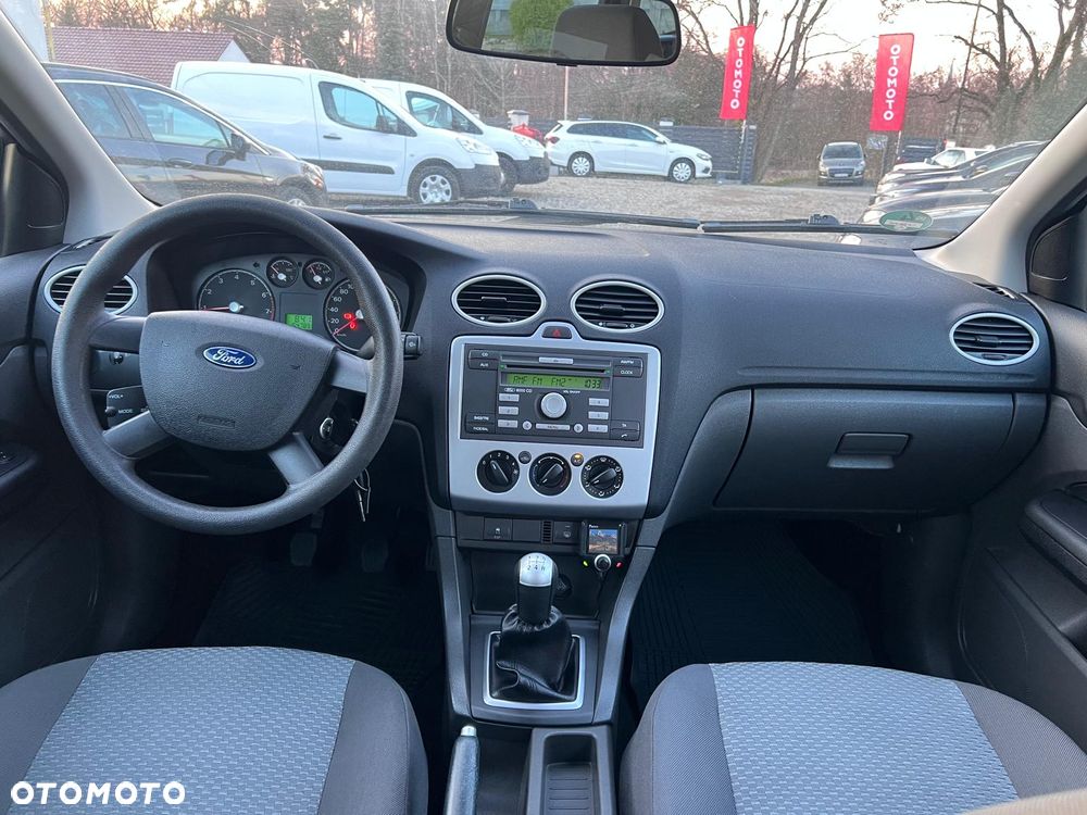 Ford Focus 1.4 Ambiente - 19