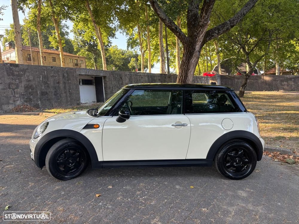 MINI 3 Portas Cooper D - 1