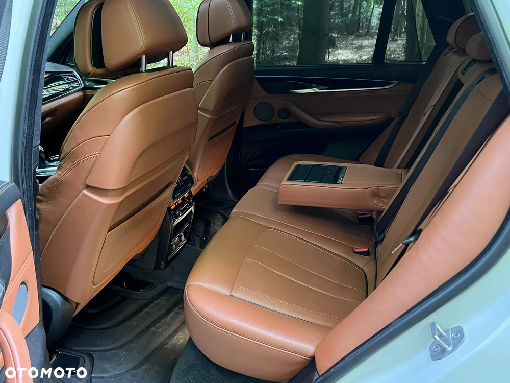 BMW X5 M M50i - 14
